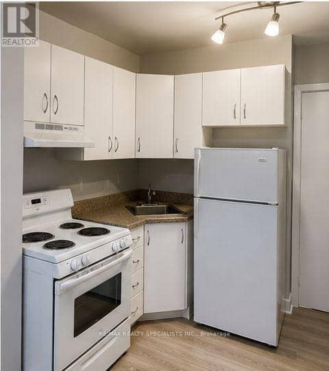 1659 Gerrard Street E — photo 15 of 40
