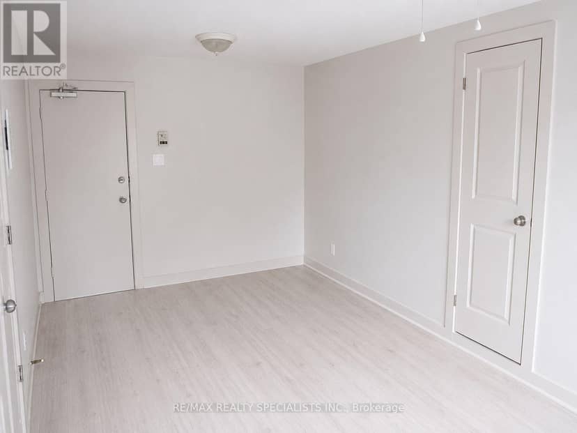 1659 Gerrard Street E — photo 17 of 40