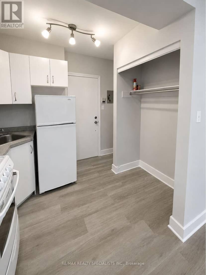 1659 Gerrard Street E — photo 19 of 40