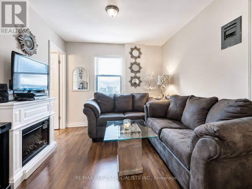 1659 Gerrard Street E, Toronto, photo 2