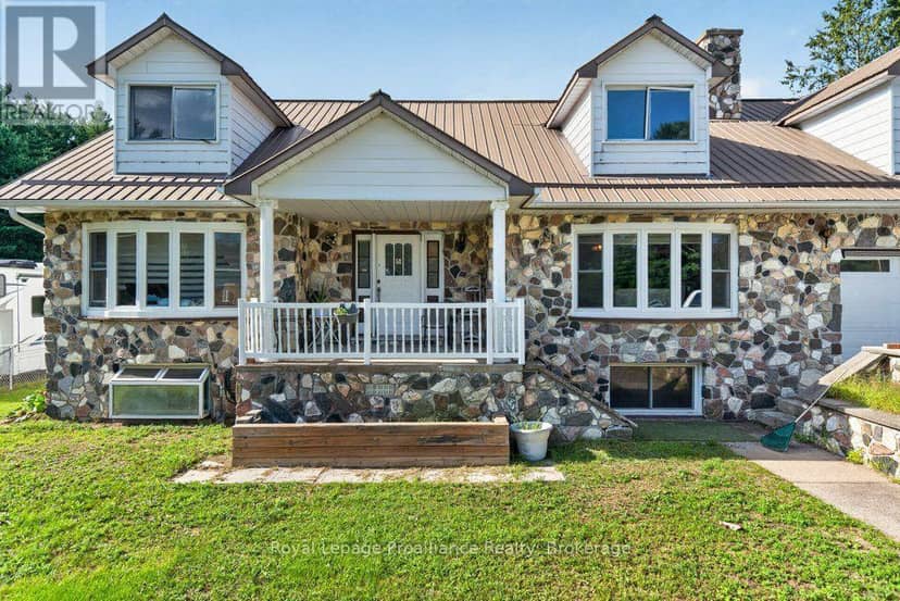 17 West Park Lane/ 32 Tall Pine Road, Addington Highlands, photo 3