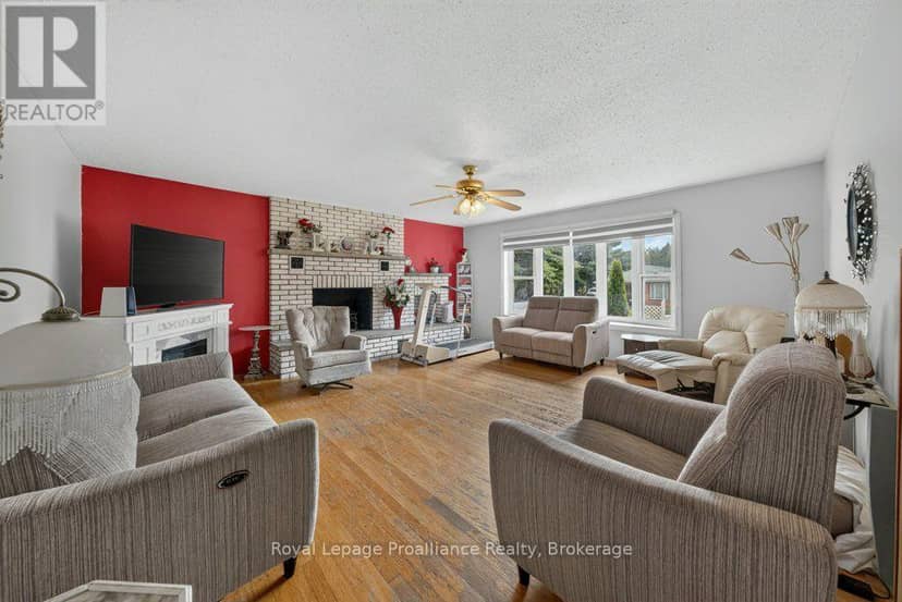 17 West Park Lane/ 32 Tall Pine Road, Addington Highlands, photo 8