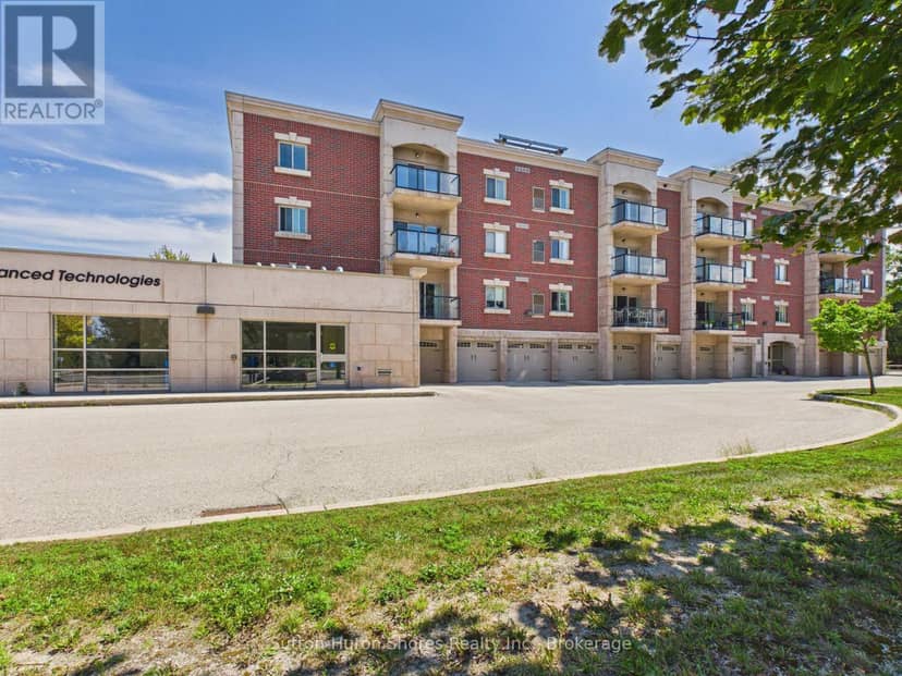 402 - 221 Adelaide Street — photo 1 of 30