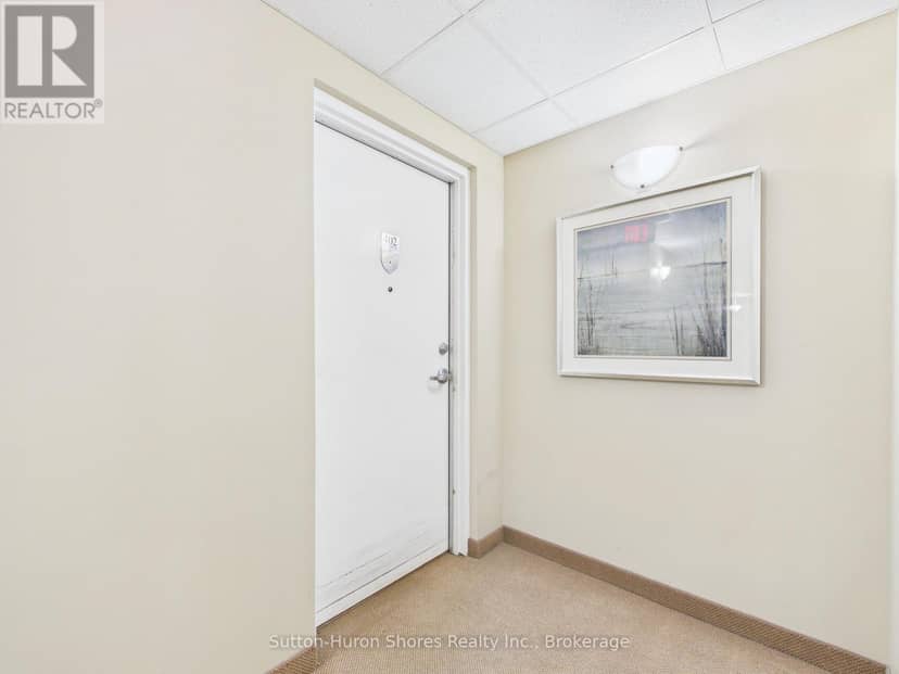 402 - 221 Adelaide Street — photo 21 of 30