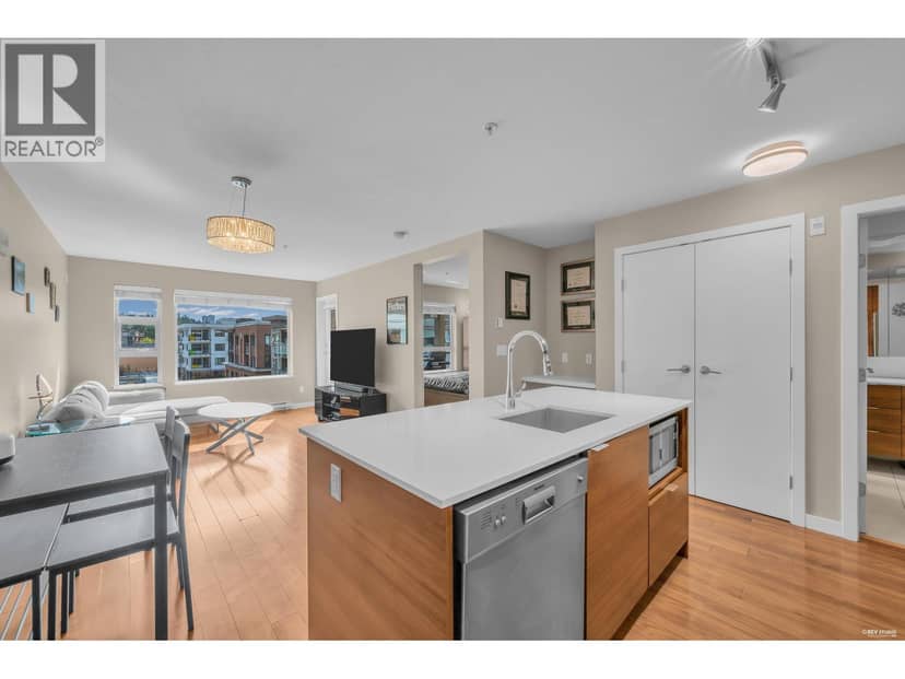 401 1677 LLOYD AVENUE, North Vancouver, photo 2