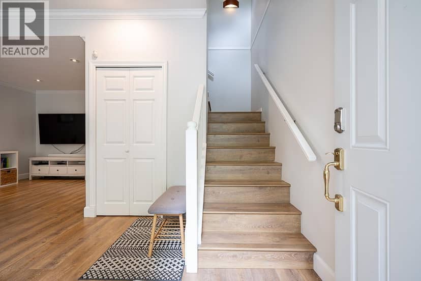 29 7501 CUMBERLAND STREET, Burnaby, photo 2