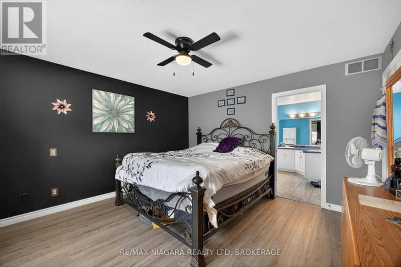 4457 Kathleen Crescent — photo 16 of 40