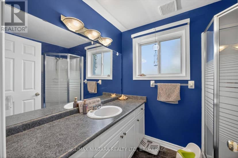 4457 Kathleen Crescent — photo 28 of 40