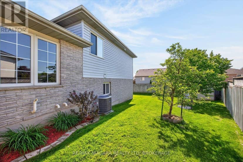 4457 Kathleen Crescent — photo 34 of 40