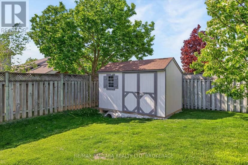 4457 Kathleen Crescent — photo 35 of 40