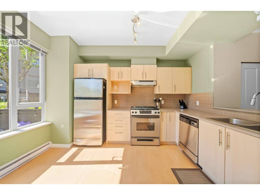 131 9229 UNIVERSITY CRESCENT, Burnaby, photo 3