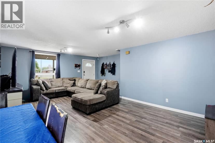 1191 1st AVENUE NE — photo 11 of 40