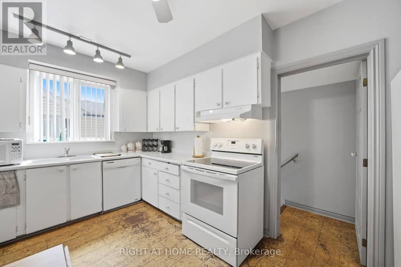 1290 Strathy Avenue — photo 15 of 39