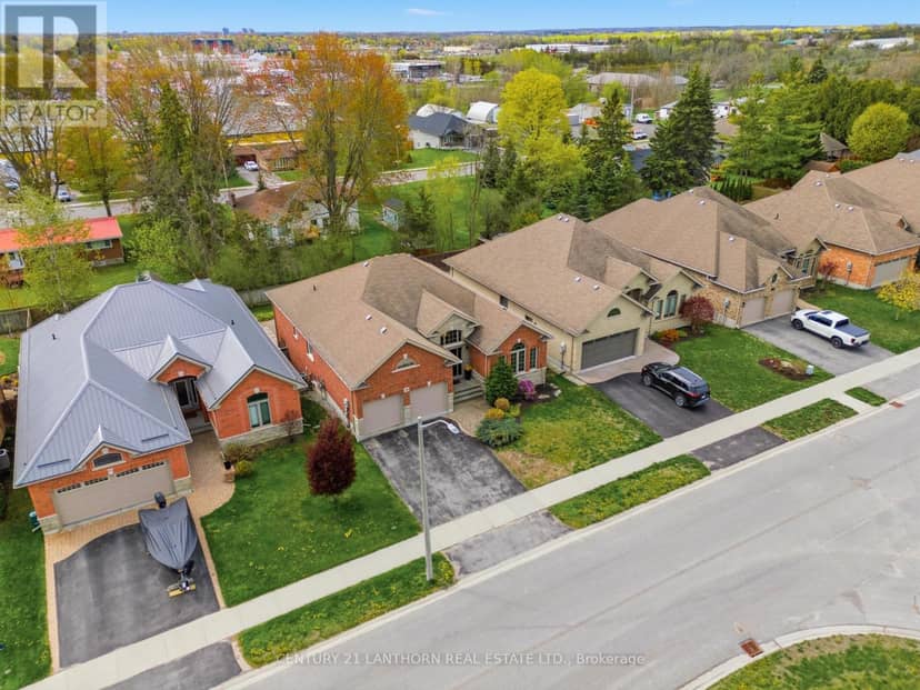 39 McDougall Drive — photo 4 of 40