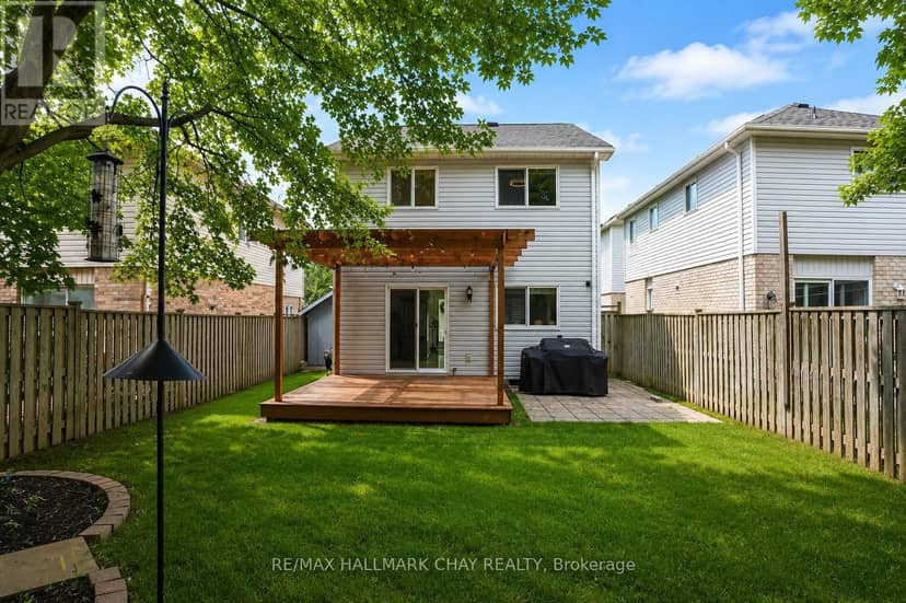 100 Copeman Crescent — photo 3 of 26