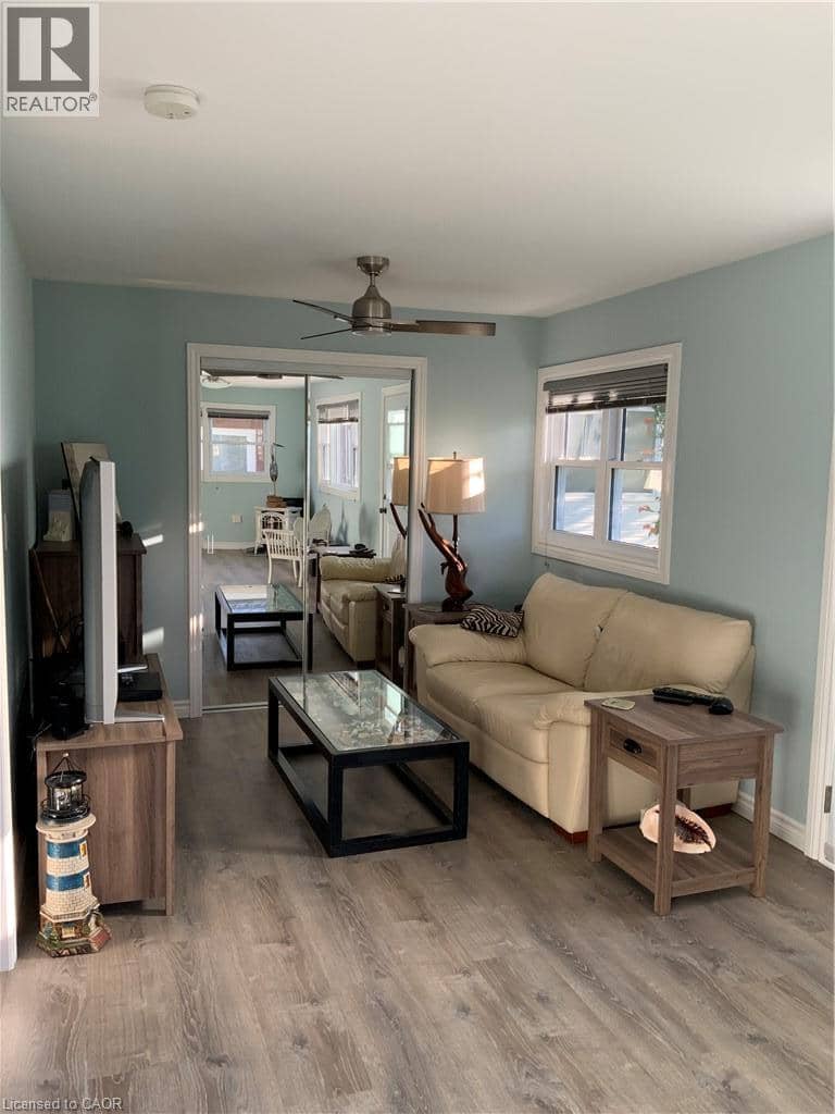 25 FIRST Avenue, Long Point, photo 2