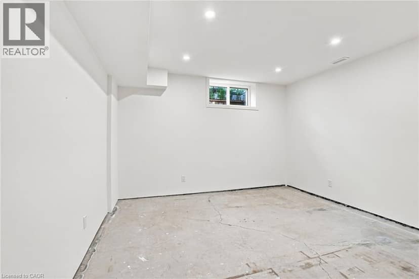 24 HILL Street — photo 35 of 40