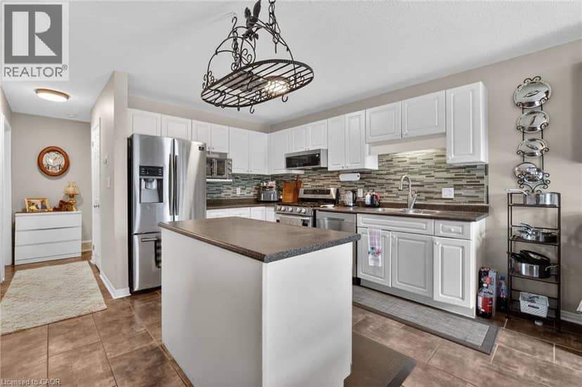 11 ROCHELLE Crescent — photo 10 of 40