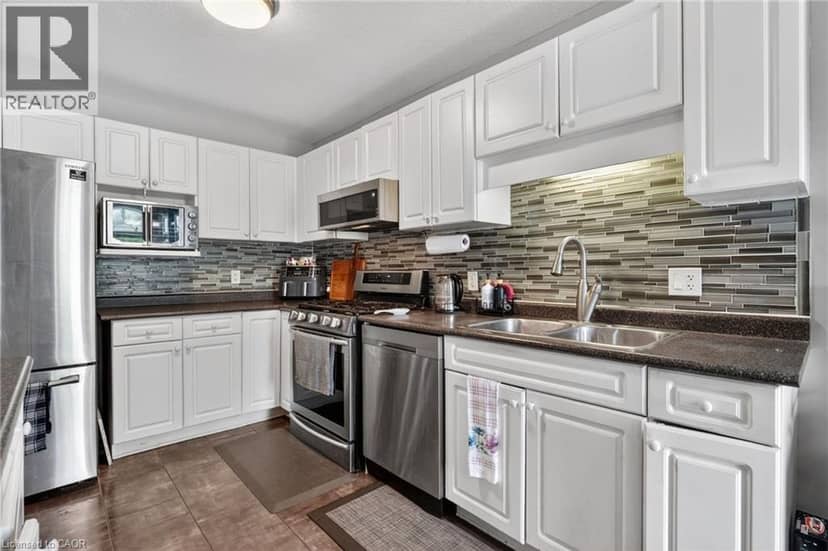 11 ROCHELLE Crescent — photo 12 of 40