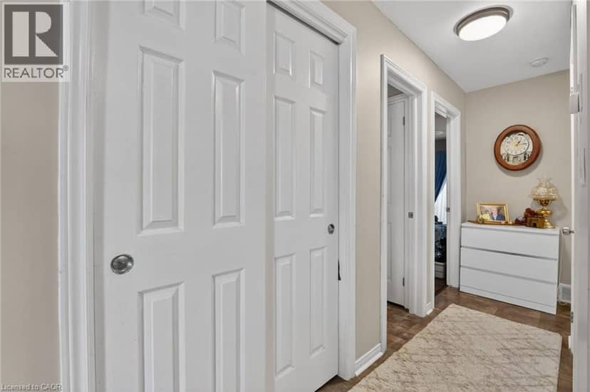 11 ROCHELLE Crescent — photo 14 of 40