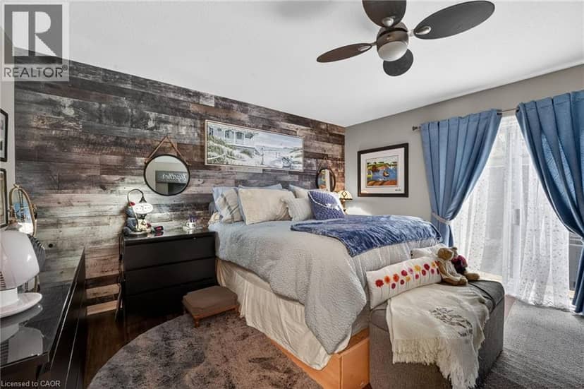 11 ROCHELLE Crescent — photo 15 of 40