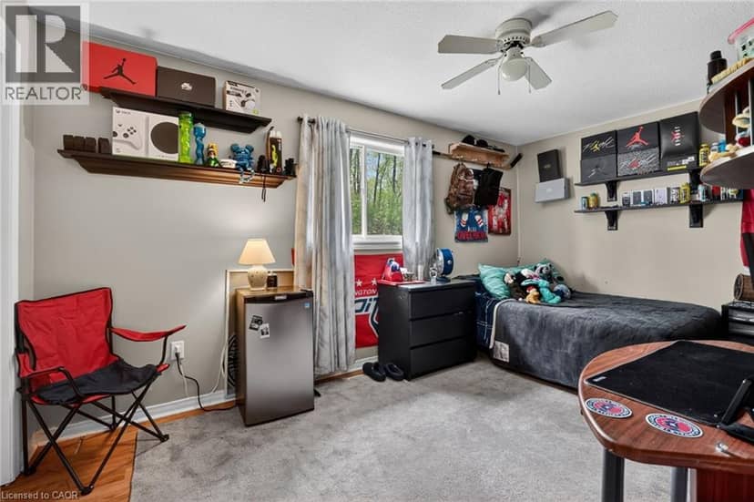 11 ROCHELLE Crescent — photo 18 of 40