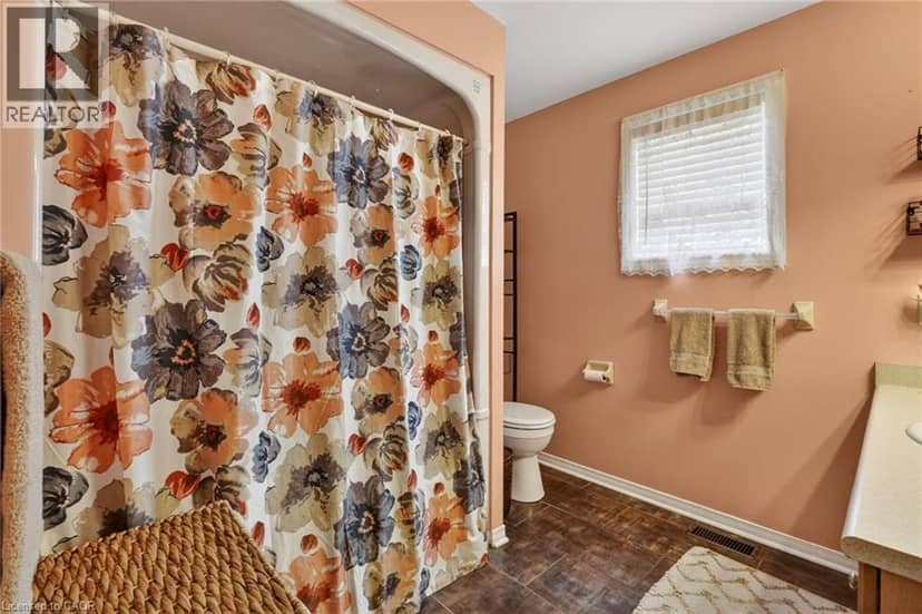 11 ROCHELLE Crescent — photo 19 of 40