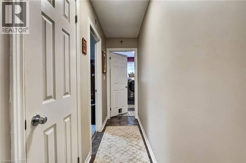 11 ROCHELLE Crescent — photo 21 of 40