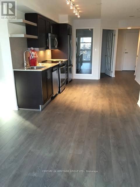 1015 - 400 Adelaide Street E — photo 6 of 9