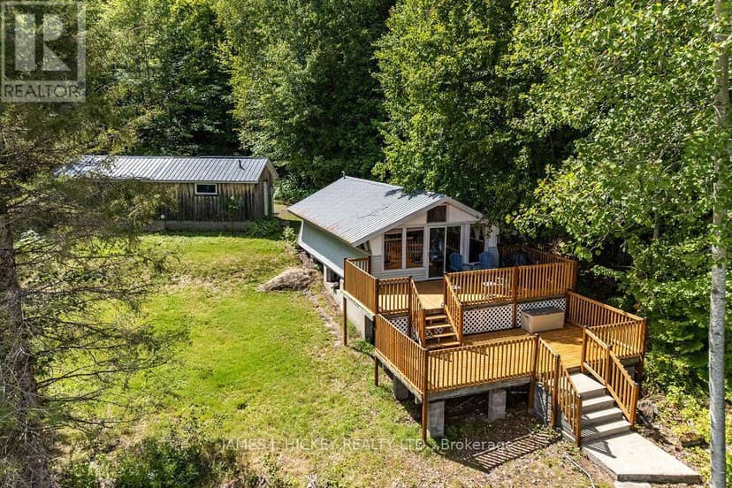 221 Duck Point Trail, Laurentian Hills
