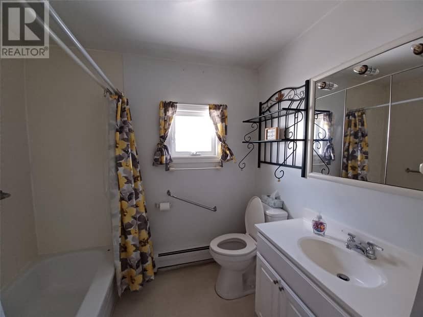 124 Riverside Road E — photo 11 of 36