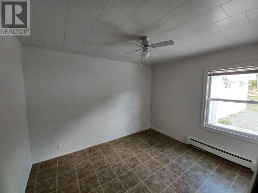 124 Riverside Road E — photo 13 of 36