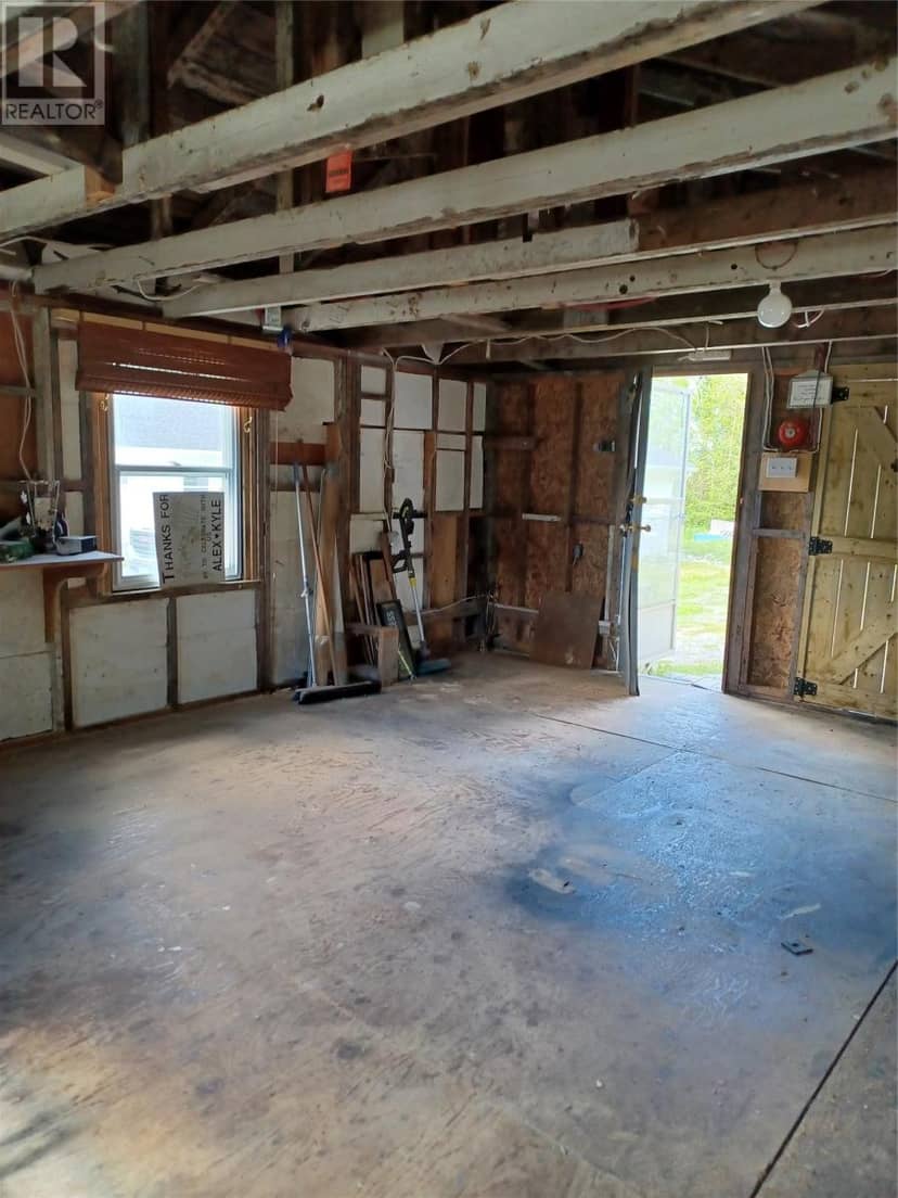 124 Riverside Road E — photo 32 of 36