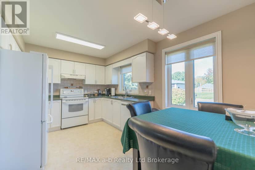23 Armstrong Drive — photo 11 of 38