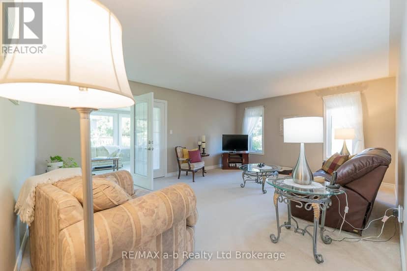 23 Armstrong Drive — photo 14 of 38