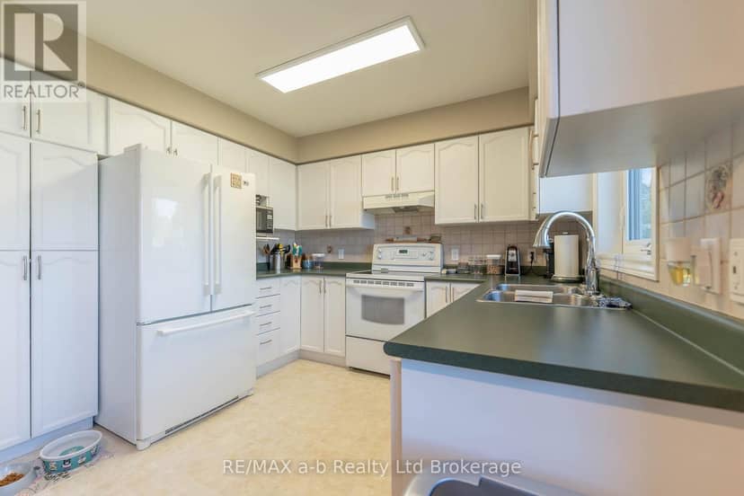 23 Armstrong Drive — photo 8 of 38