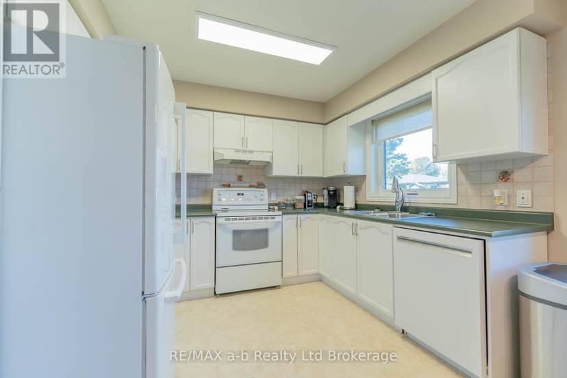 23 Armstrong Drive — photo 9 of 38