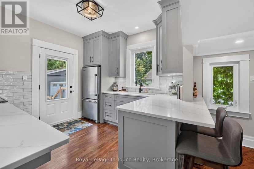 400 Russell Street — photo 10 of 40