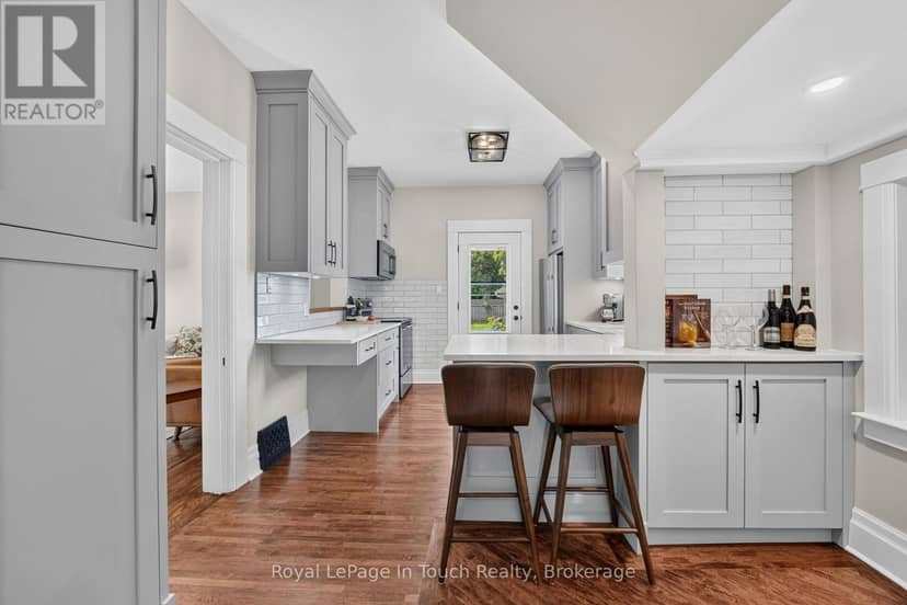 400 Russell Street — photo 8 of 40