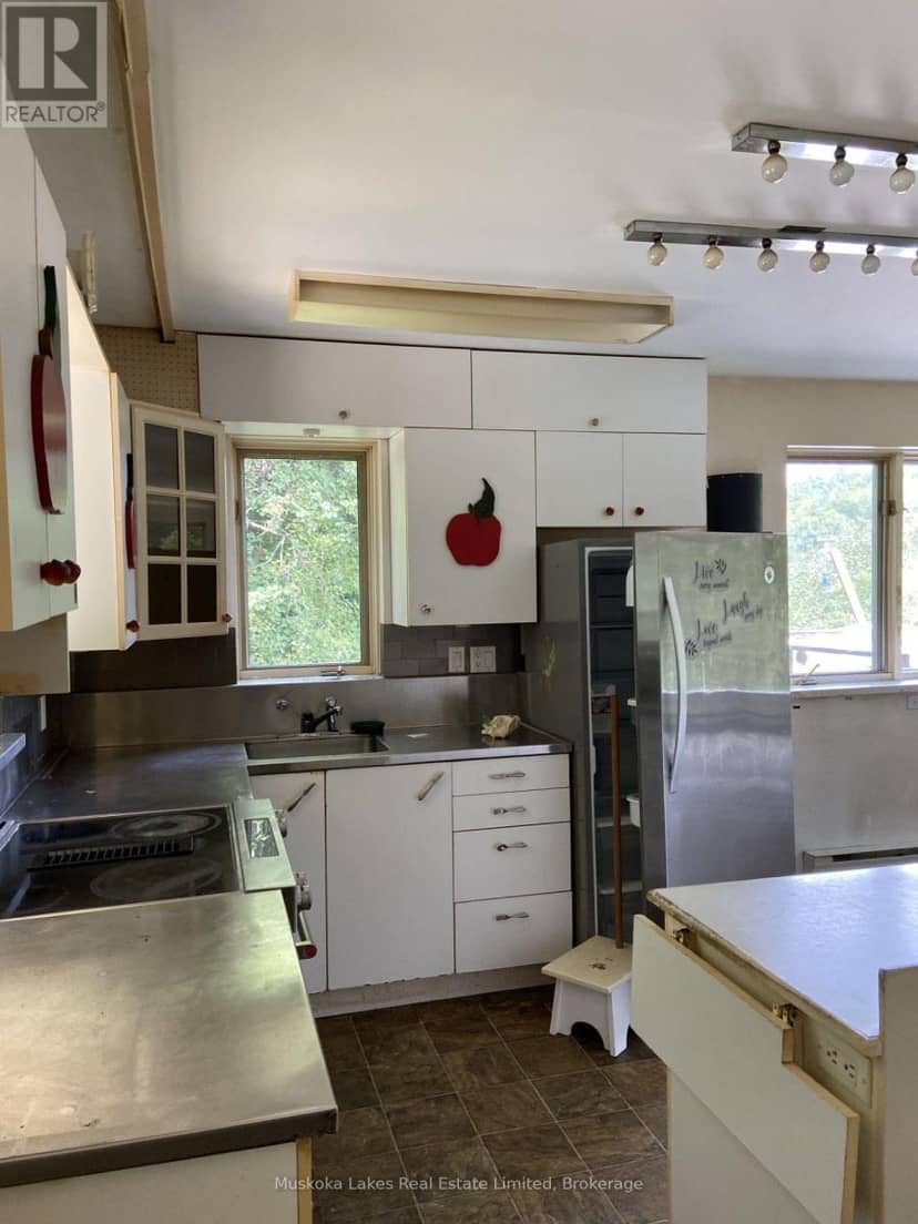 21 Ferndale Road — photo 7 of 13