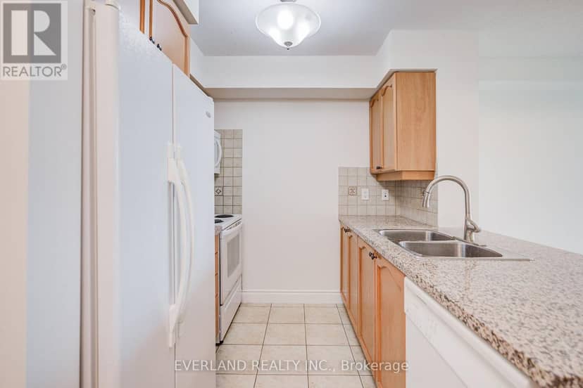 707 - 15 Greenview Avenue — photo 11 of 40