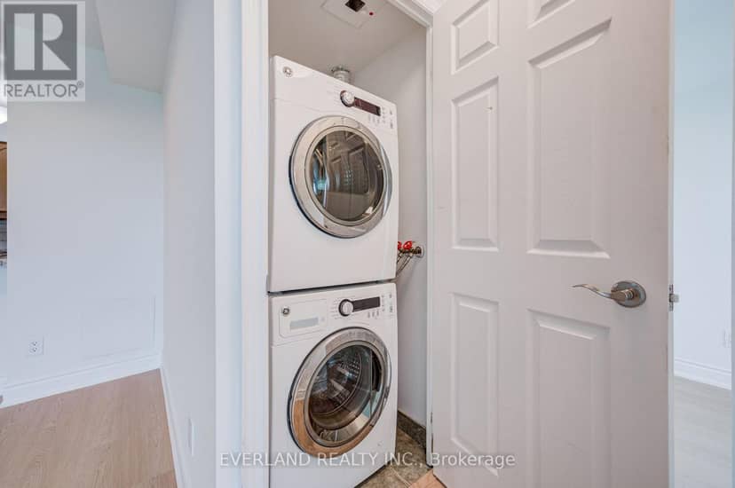 707 - 15 Greenview Avenue — photo 33 of 40