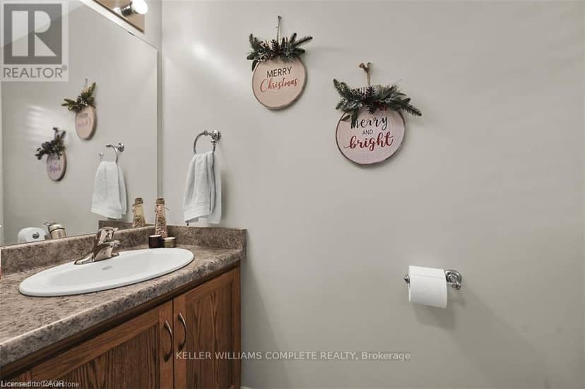 35 Willowbanks Terrace — photo 9 of 28