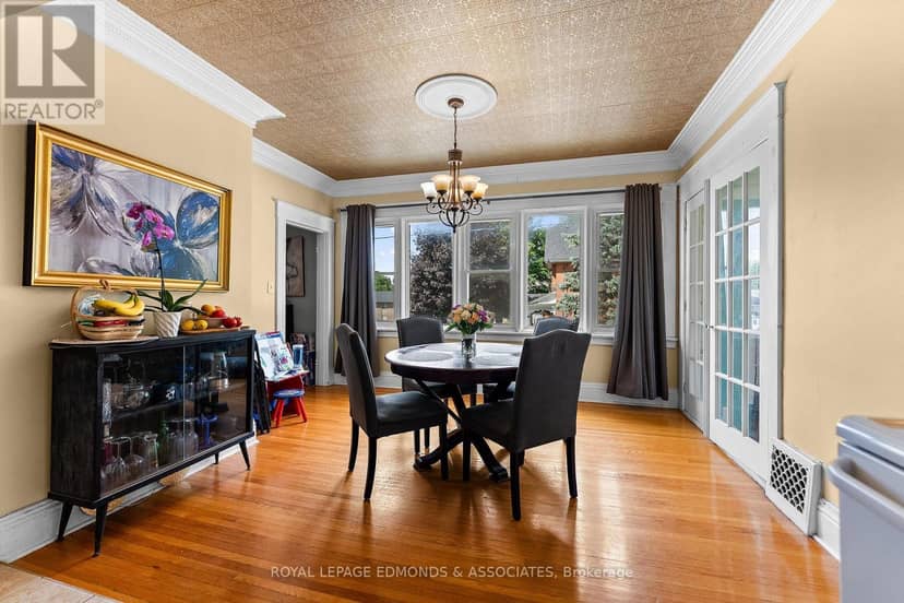 403 Mackay Street — photo 11 of 24