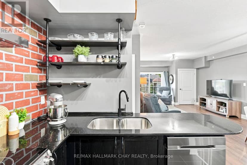 207 - 5 Greenwich Street — photo 15 of 39