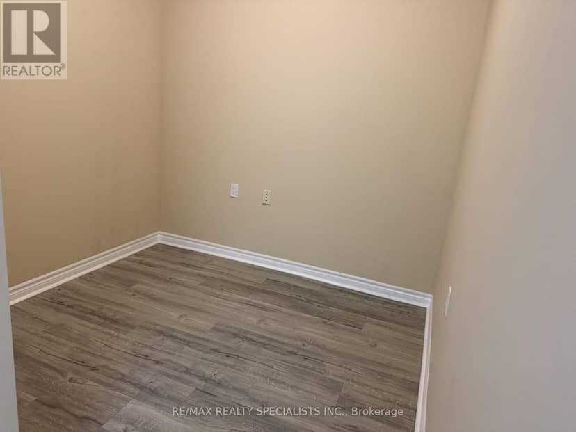 1007 - 810 Scollard Court — photo 11 of 36