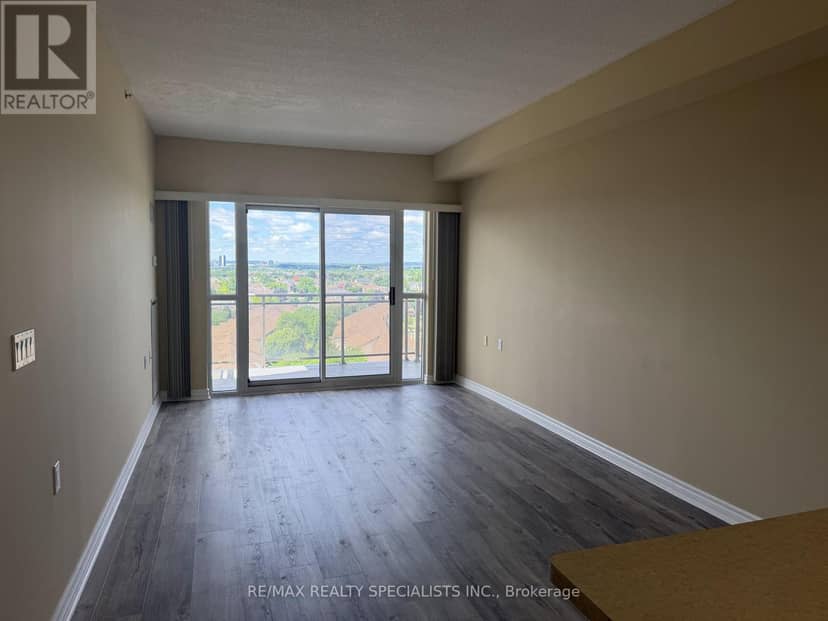 1007 - 810 Scollard Court — photo 13 of 36
