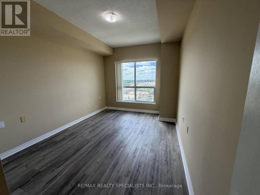 1007 - 810 Scollard Court — photo 17 of 36