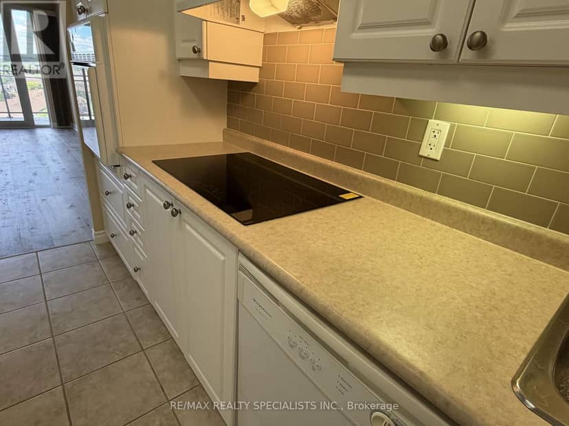 1007 - 810 Scollard Court, Mississauga, photo 6