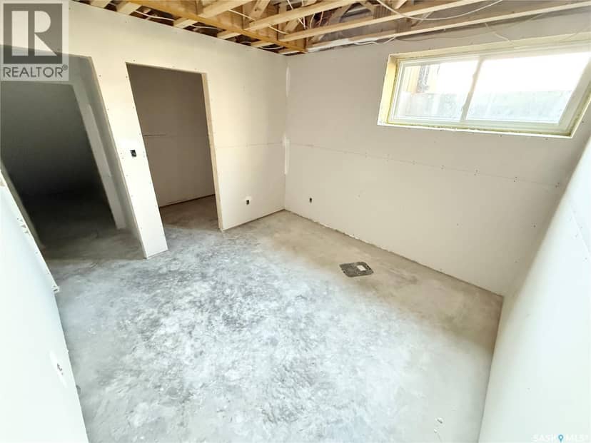 161 Delaet DRIVE — photo 32 of 37